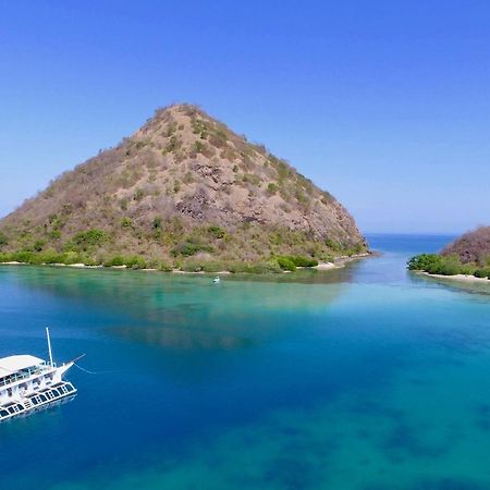 Le Pirate Boatel - Floating Hotel Labuan Bajo Eksteriør bilde