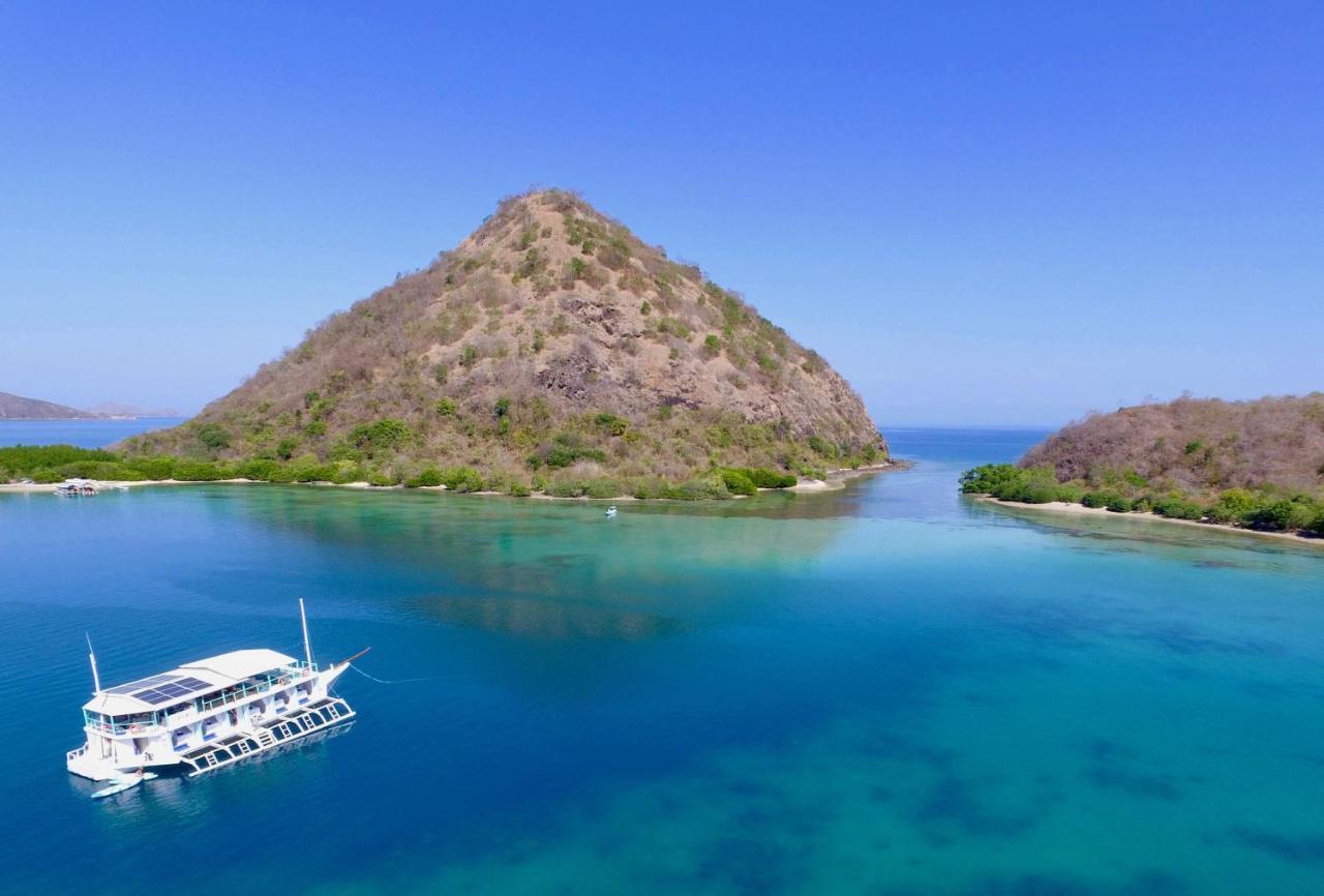 Le Pirate Boatel - Floating Hotel Labuan Bajo Eksteriør bilde